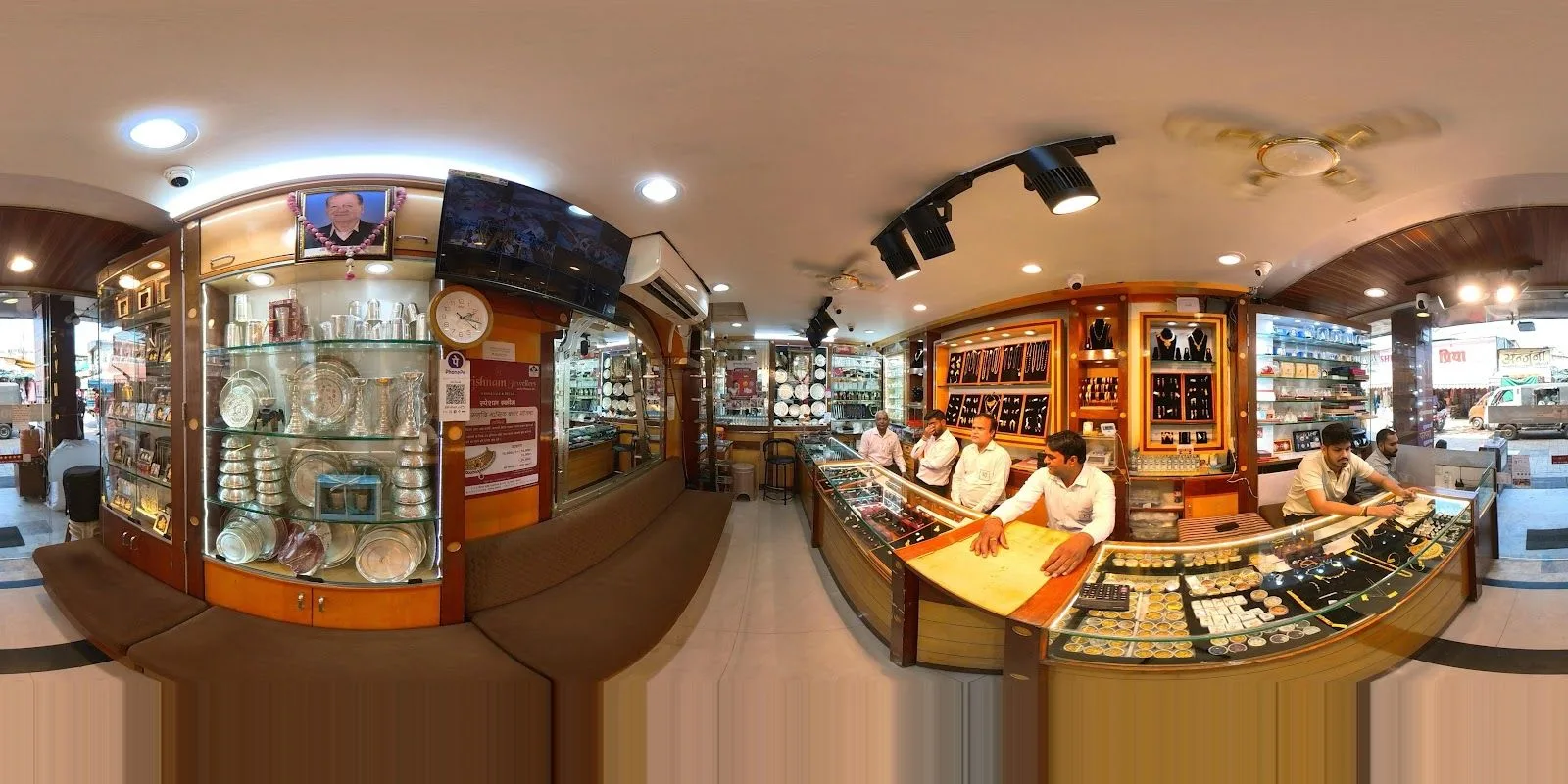 𝗞𝗿𝗶𝘀𝗵𝗻𝗮𝗺 𝗝𝗲𝘄𝗲𝗹𝗹𝗲𝗿𝘀 -Best Jewellery Showroom |Trusted Jeweller |Customise Jewellery in Bhopal