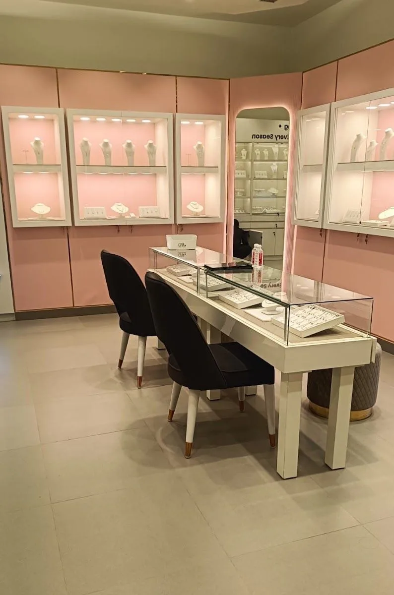 GIVA Silver &amp; Gold Jewellery Store | DB Mall, Bhopal