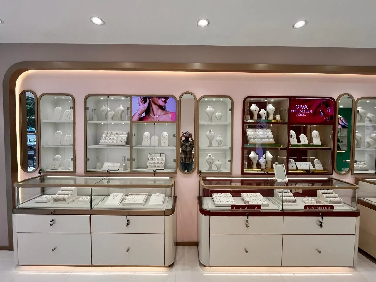 GIVA Silver &amp; Gold Jewellery Store | KD Road, Mysore