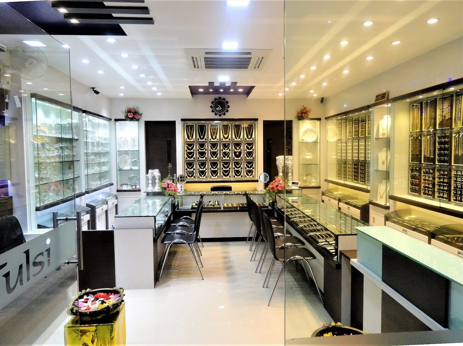 Tulsi Pawn Brokers &amp; T R Jewellers