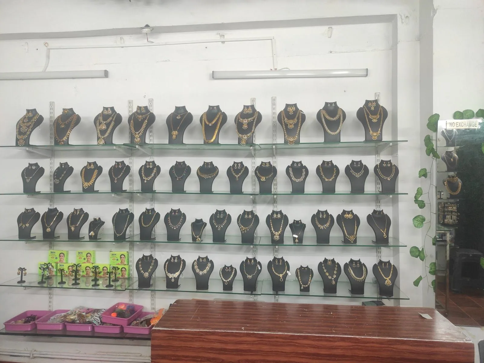 LR Jewellery and Fashions