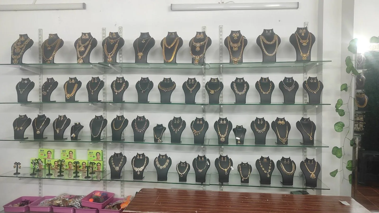 LR Jewellery and Fashions