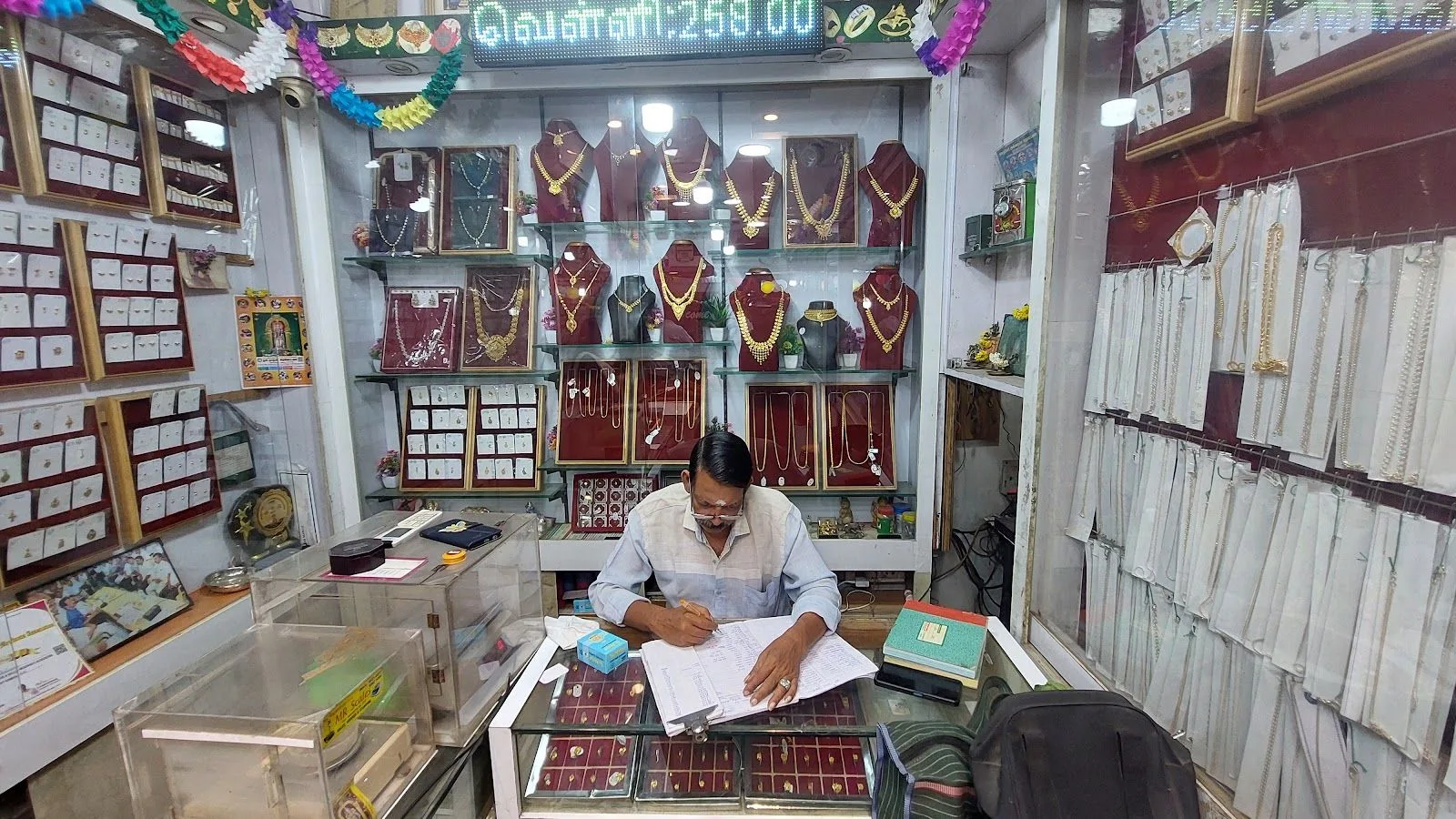 SRI SARAVANAN JEWELLERS