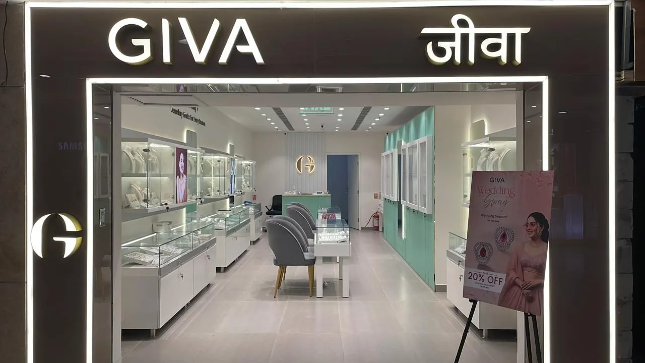 GIVA Silver &amp; Gold Jewellery Store in Logix Mall, Noida City Center