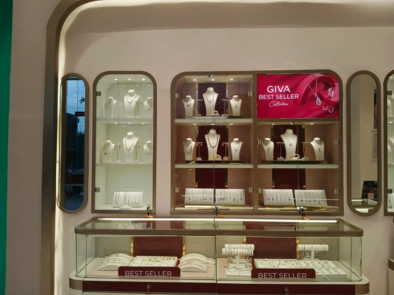 GIVA Silver &amp; Gold Jewellery Store | Gulshan One29, Noida