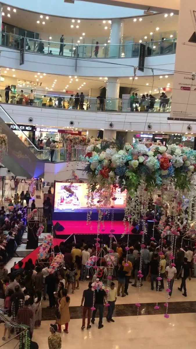 World Of Glitters