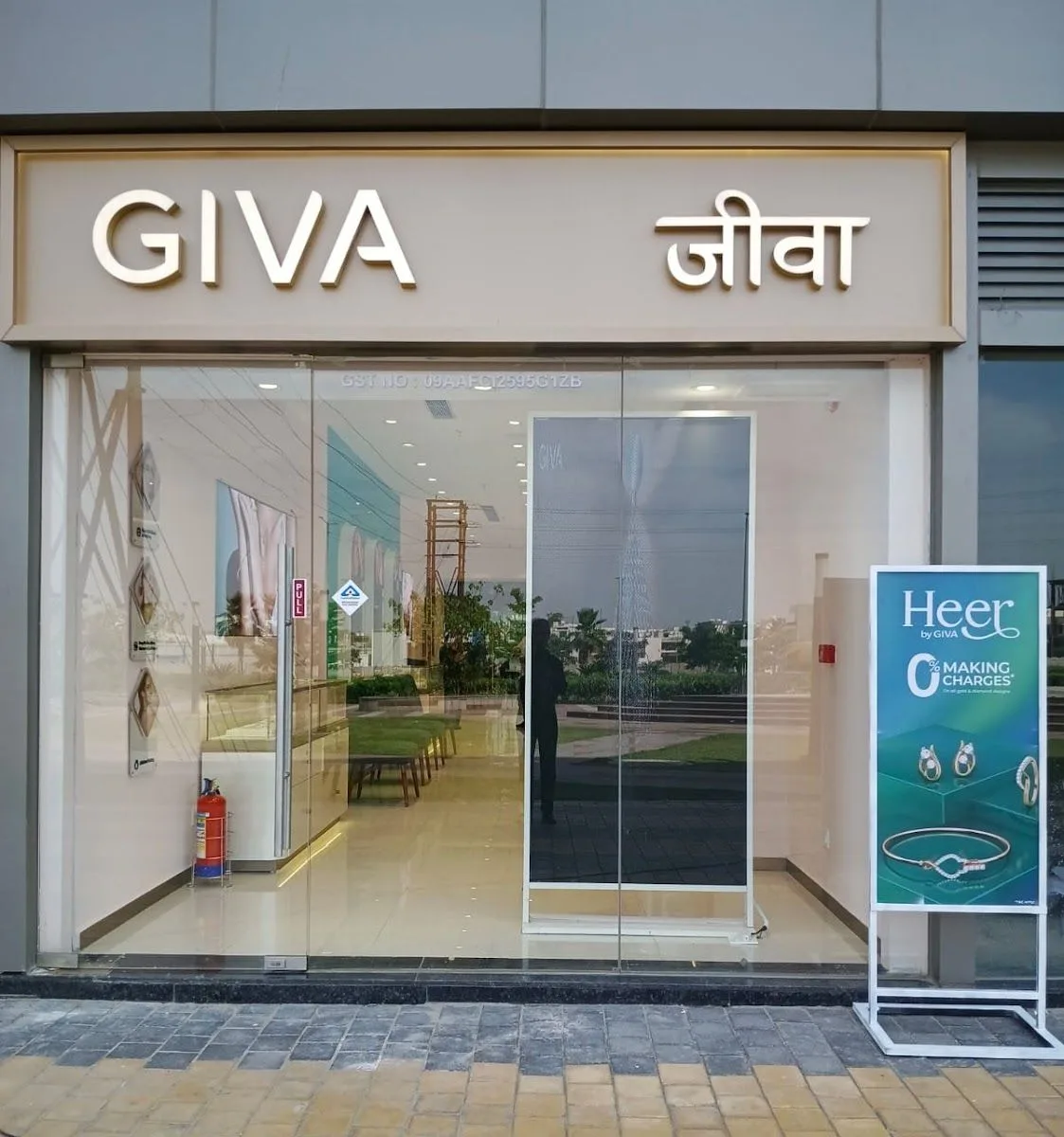 GIVA Silver &amp; Gold Jewellery Store | Family Hub, Ghaziabad