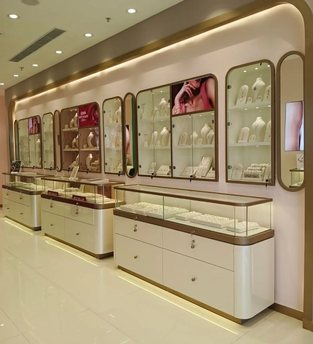 GIVA Silver &amp; Gold Jewellery Store | Family Hub, Ghaziabad