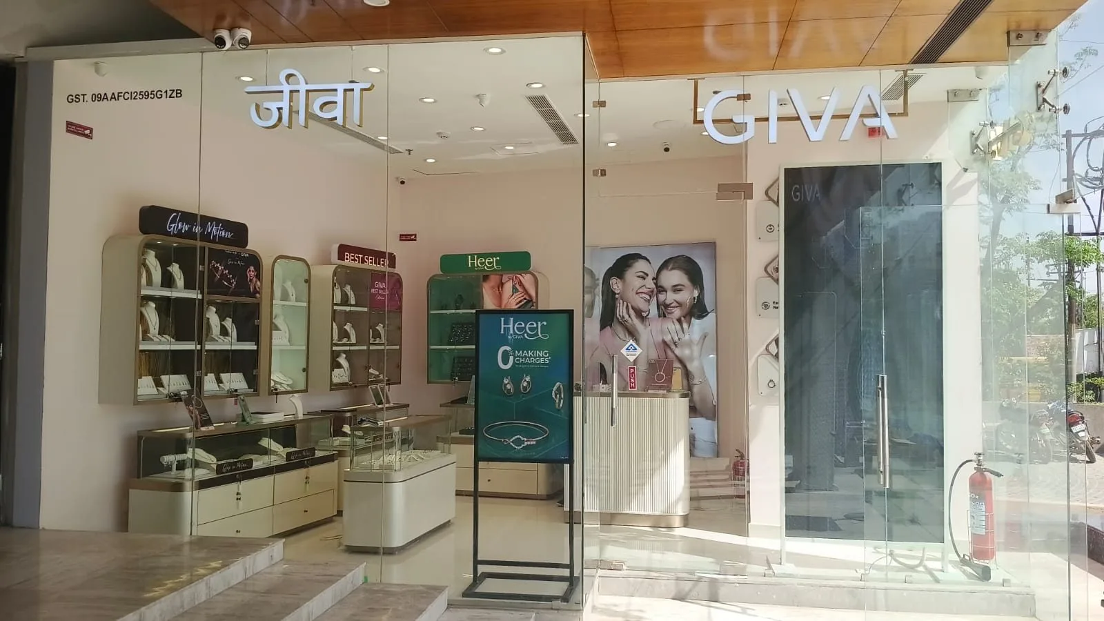 GIVA Silver & Gold Jewellery Store | Ansa City Centre, Ghaziabad