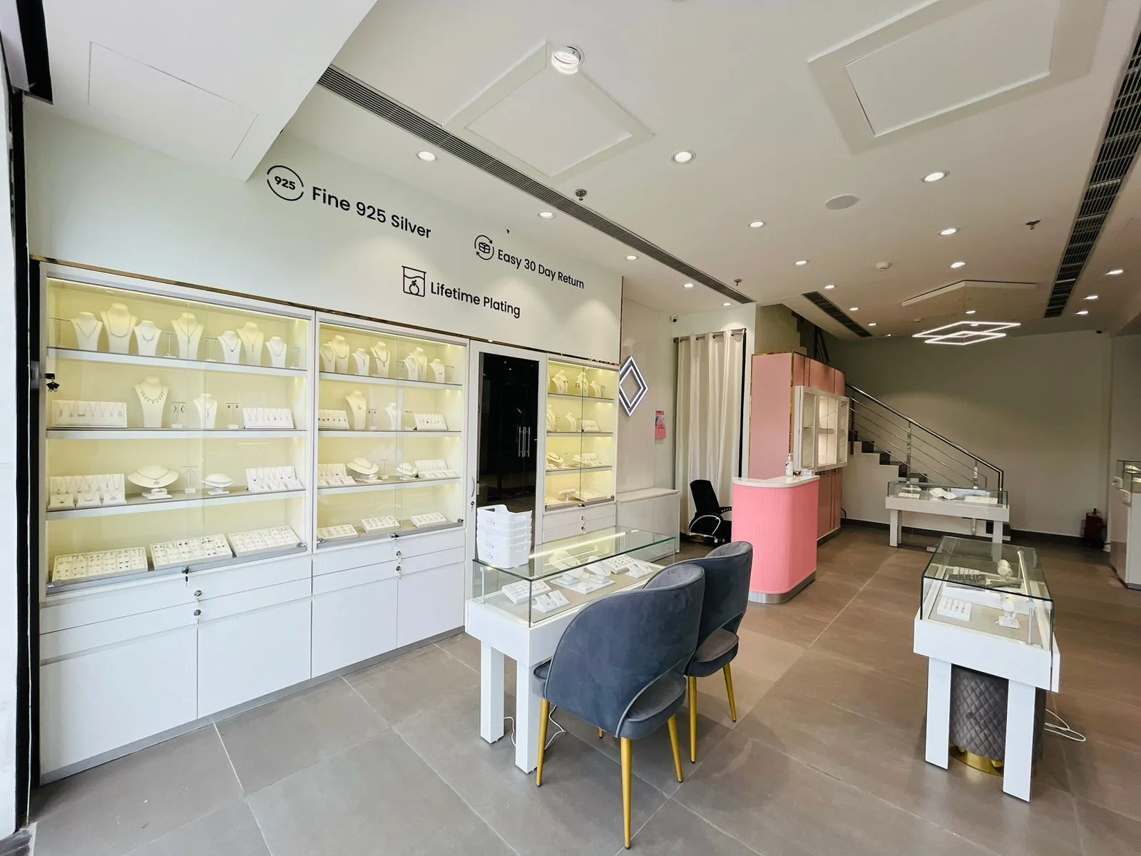 GIVA Silver &amp; Gold Jewellery Store | PKS Town Center, Noida