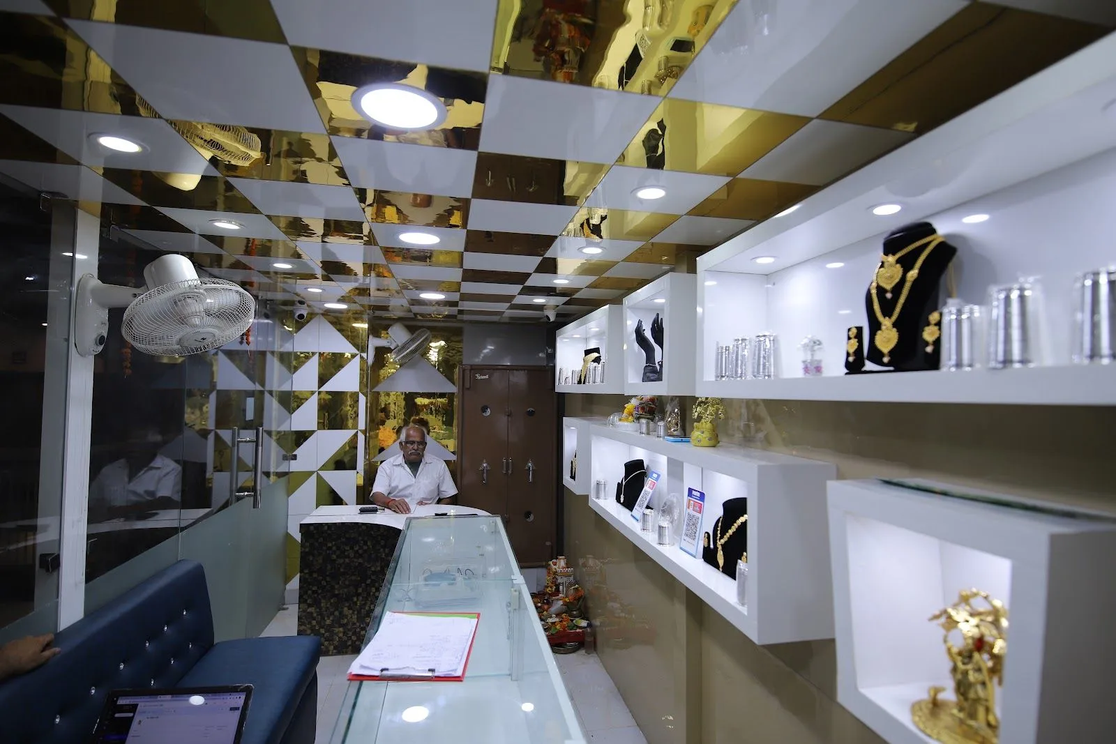 Avi Jewellers