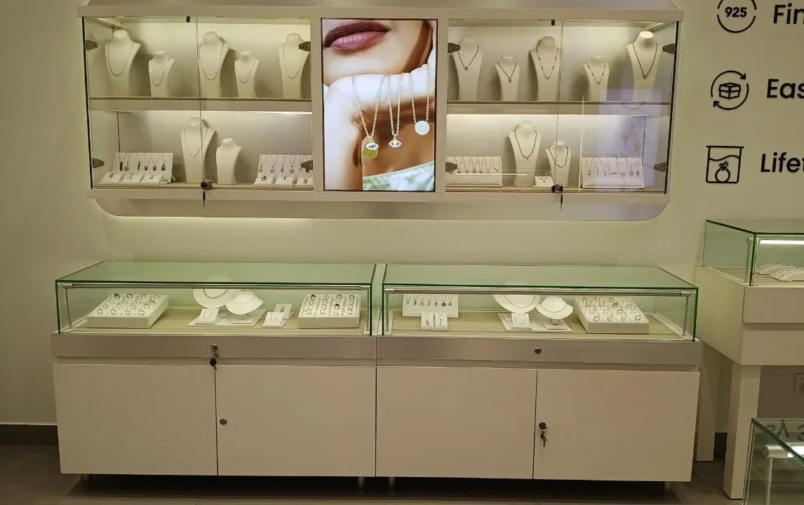 GIVA Silver &amp; Gold Jewellery Store | Pavilion Mall, Ludhiana