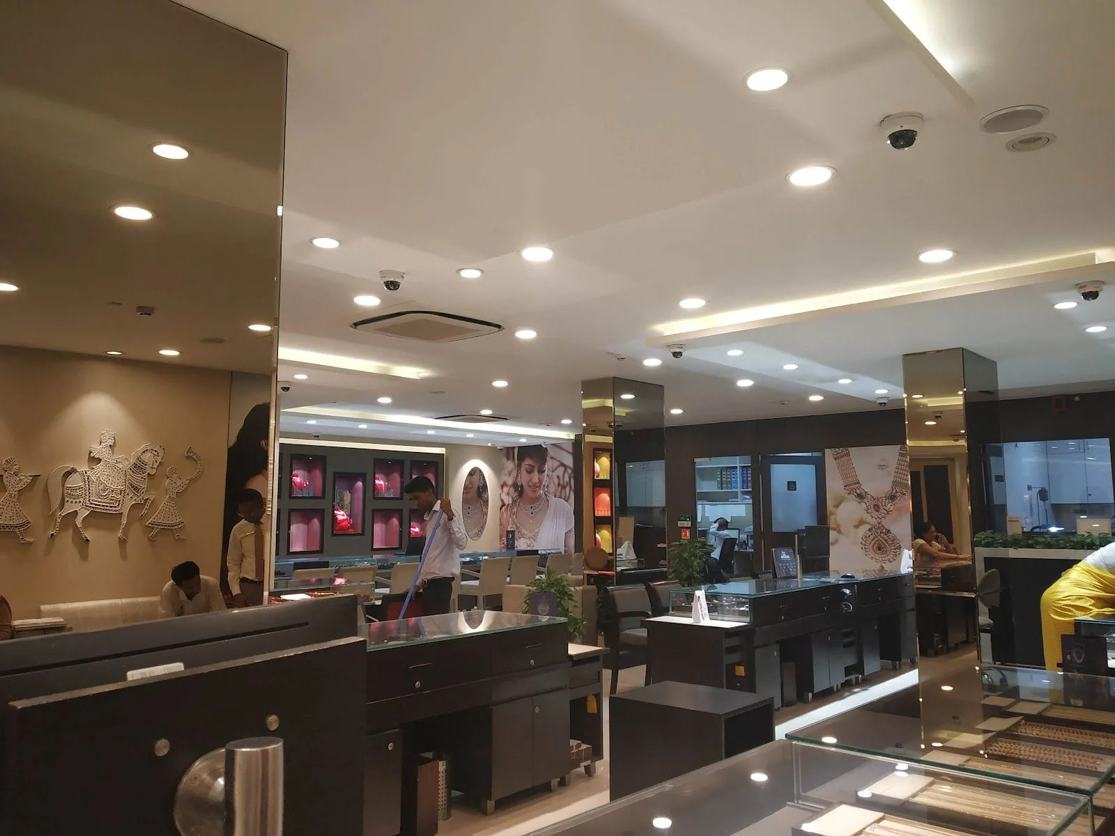 Mia by Tanishq - Maninagar, Ahmedabad