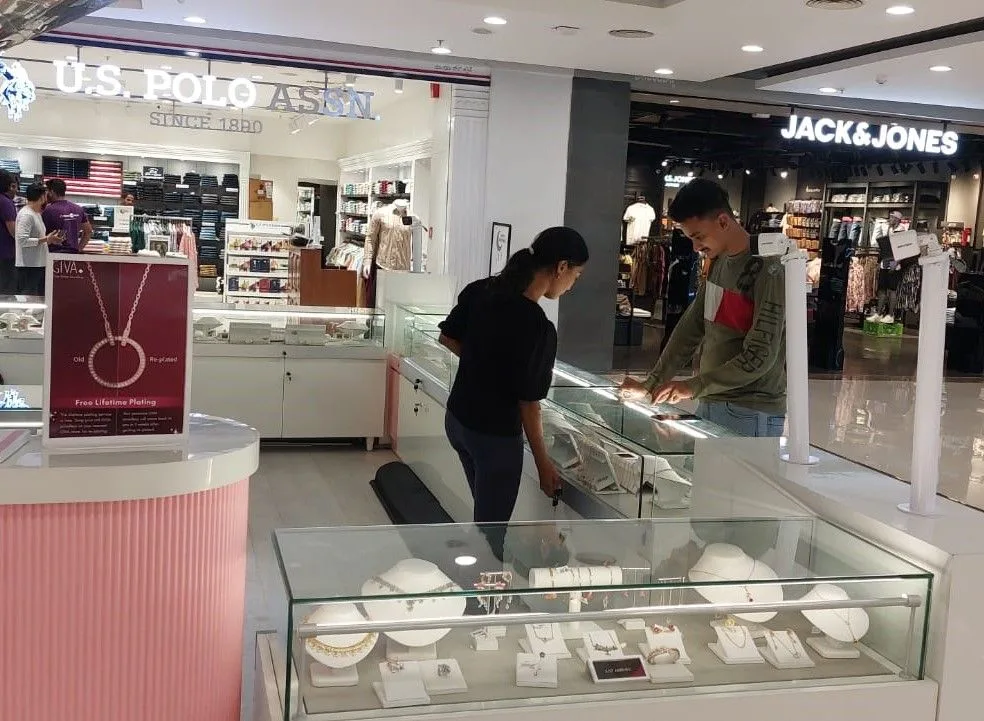 GIVA Silver &amp; Gold Jewellery Store | Lakeshore, Hyderabad