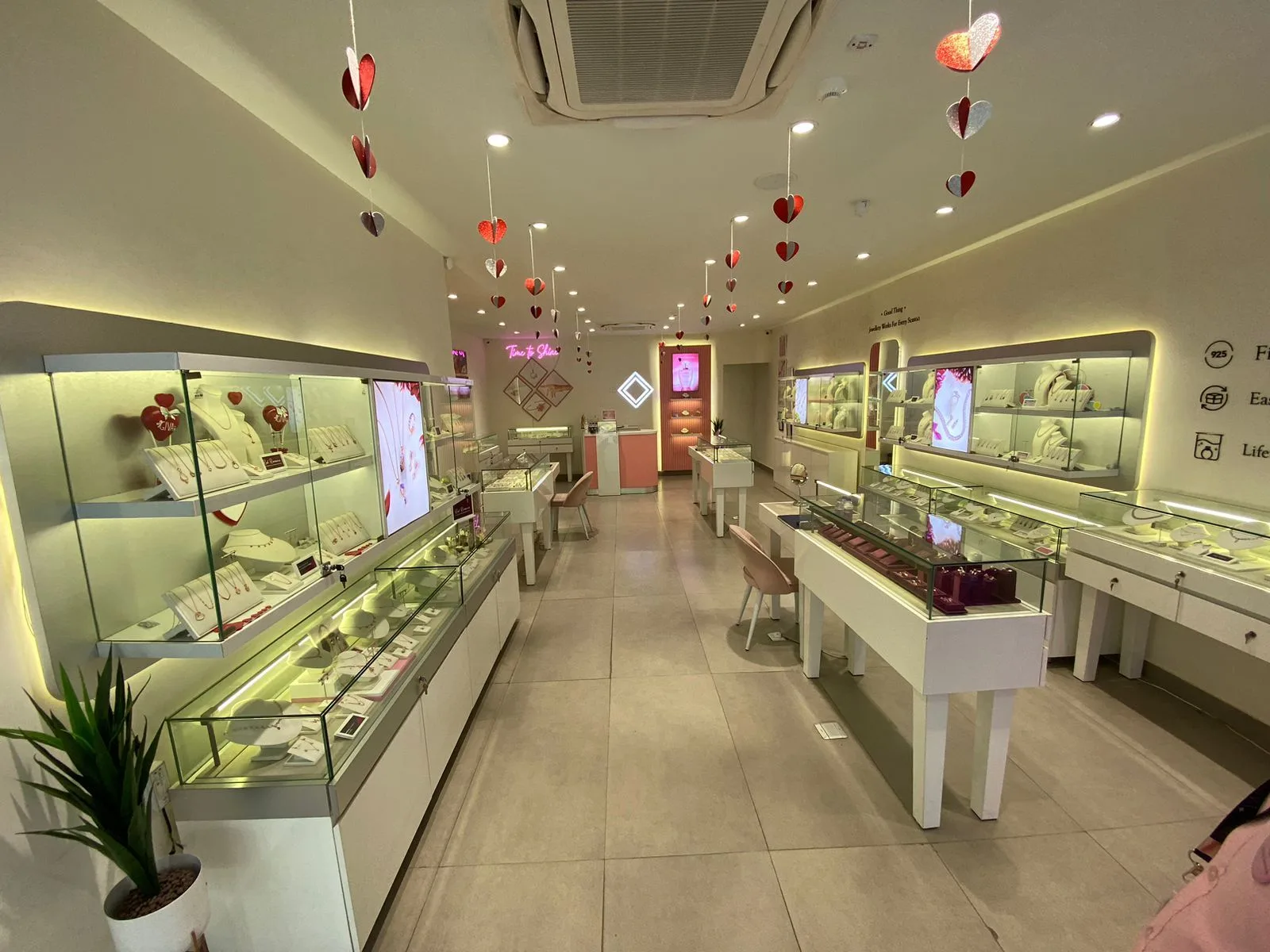 GIVA Silver &amp; Gold Jewellery | Ambedkar Road | Lab Grown Diamonds
