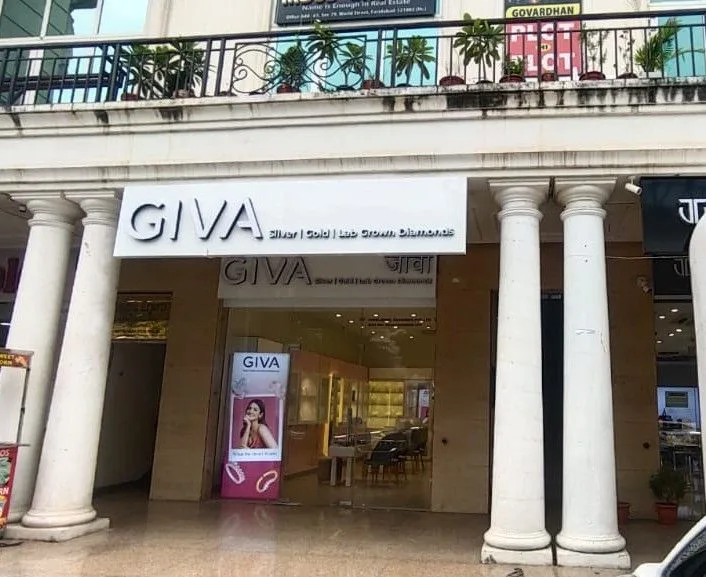 GIVA Silver &amp; Gold Jewellery Store | Omaxe World Street, Faridabad