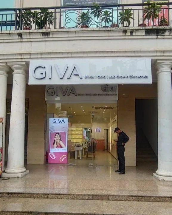 GIVA Silver &amp; Gold Jewellery Store | Omaxe World Street, Faridabad