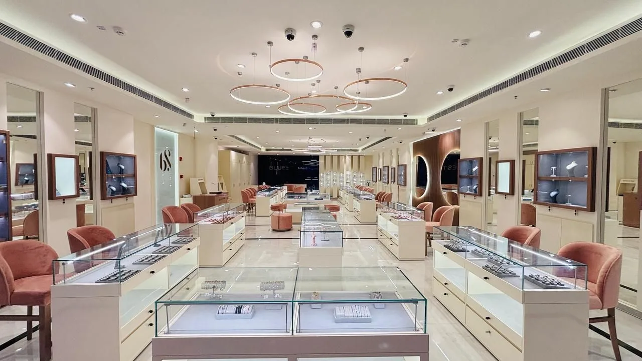 GIVA Silver &amp; Gold Jewellery Store | Crown Mall | Faridabad
