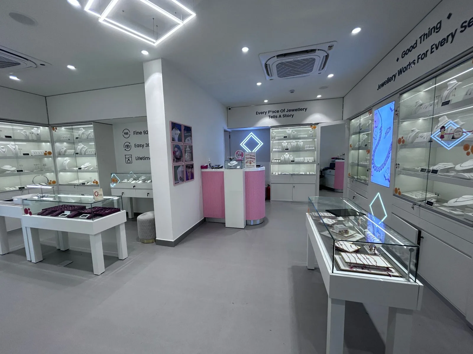 Giva - Sector 17 Vashi HS