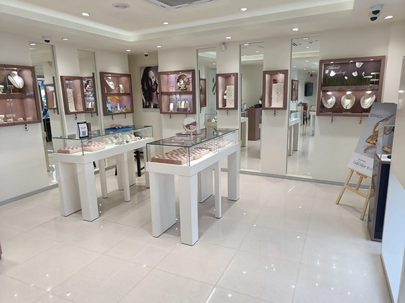 BlueStone Jewellery Shivranjani, Ahmedabad