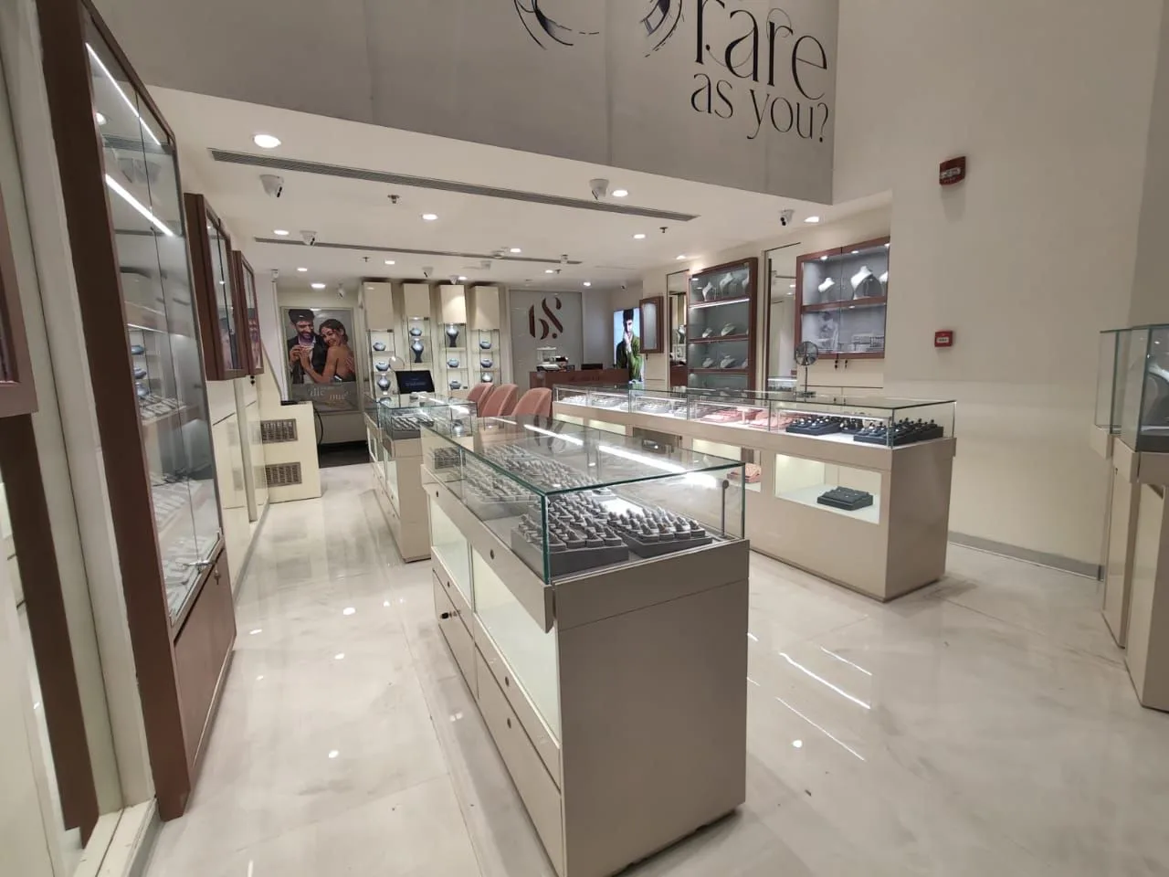 BlueStone Jewellery Phoenix Marketcity, Chennai