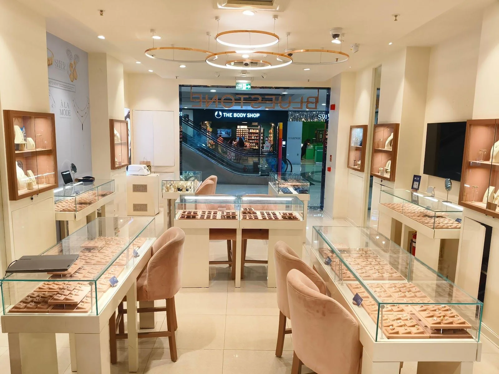 BlueStone Jewellery | Gold & Diamond Jewellery in Nexus , Hyderabad