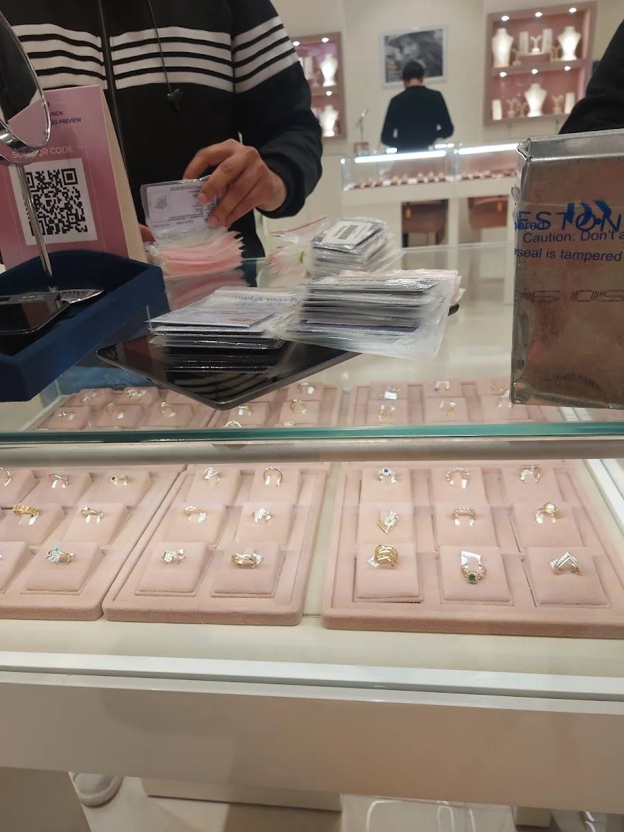 BlueStone Jewellery Phoenix Palassio, Lucknow