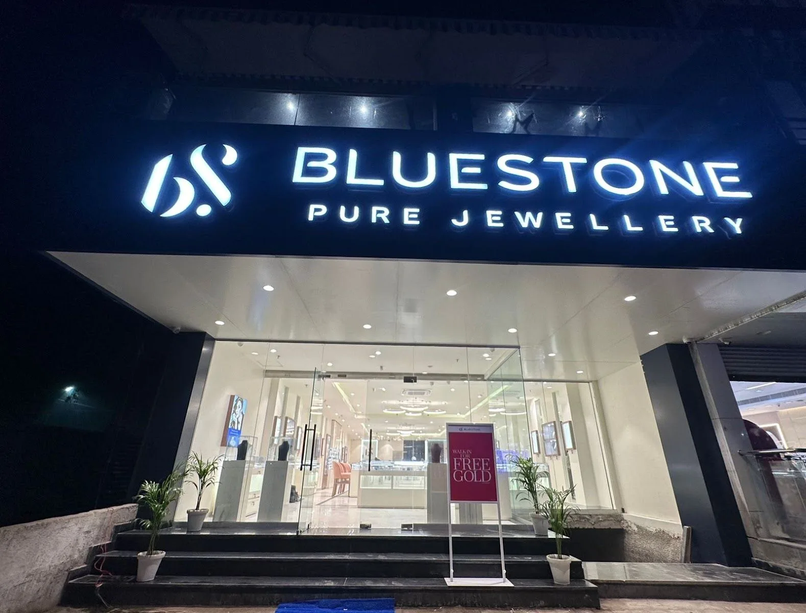 BlueStone Jewellery Bungalow Road - Kamla Nagar